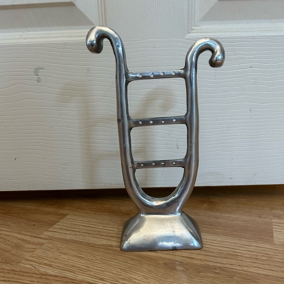 Earring holder - Picture 2 of 2